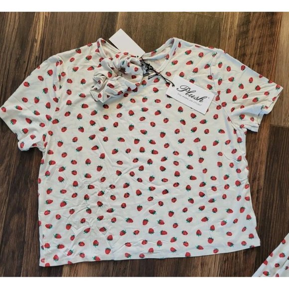 New Plush Apparel 2 Pc Pajama Set Strawberries Short Sleeve Long Oants Sz M - Picture 5 of 10